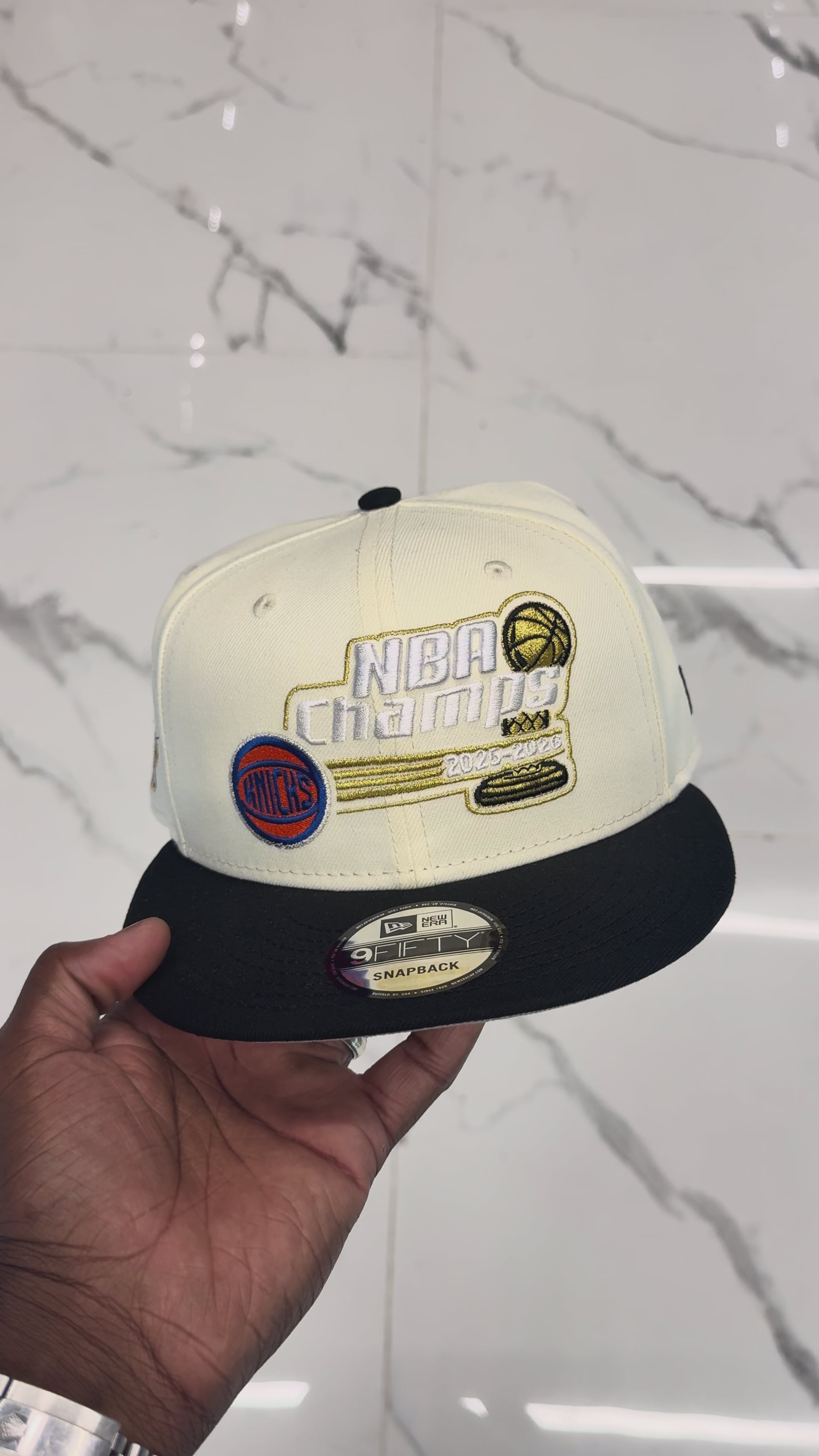 New York Knicks 950 Classic Creme and Black Champions 2026 Snap Back